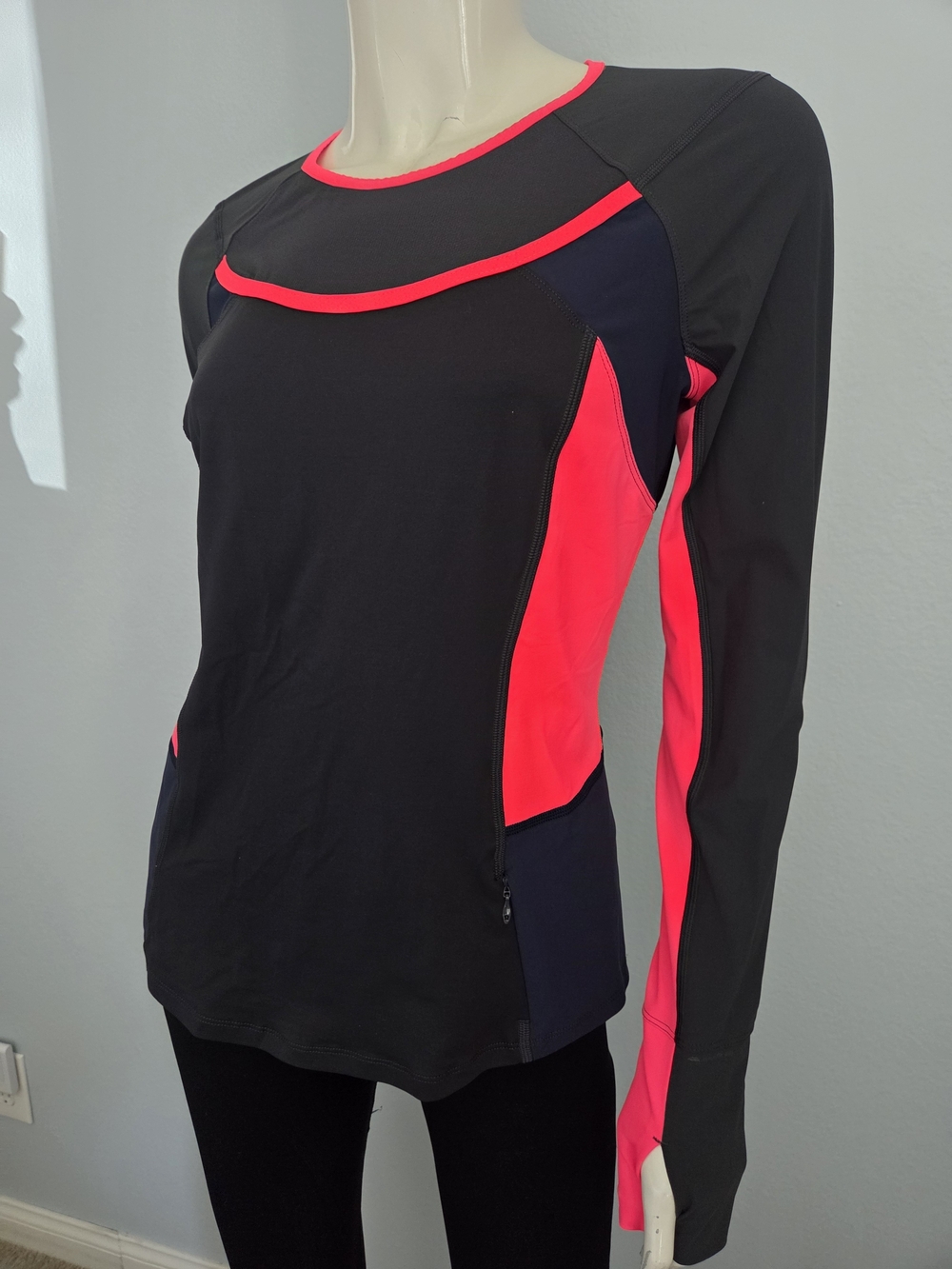 Lululemon Black Red Blue Color Block Long Sleeve Active Top Size 4